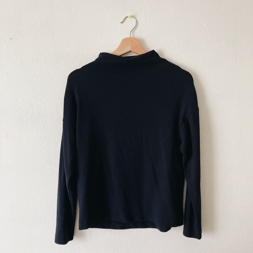 Uniqlo navy top